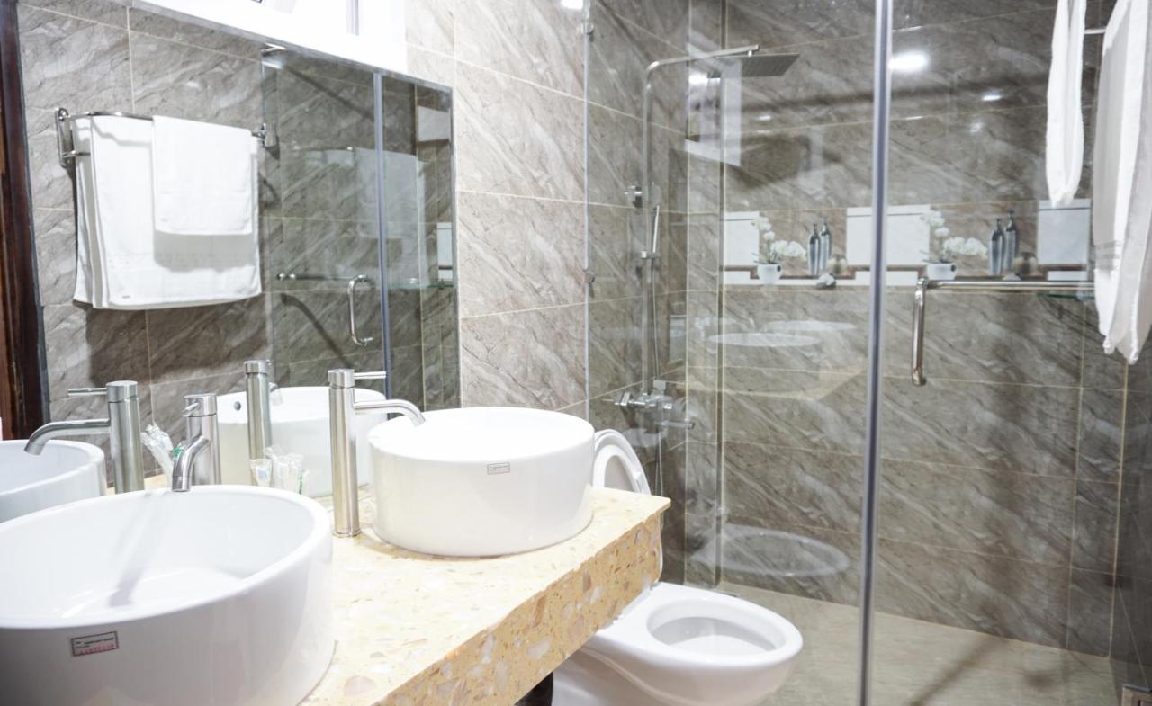 Hung Long Hostel Hue Bagian luar foto