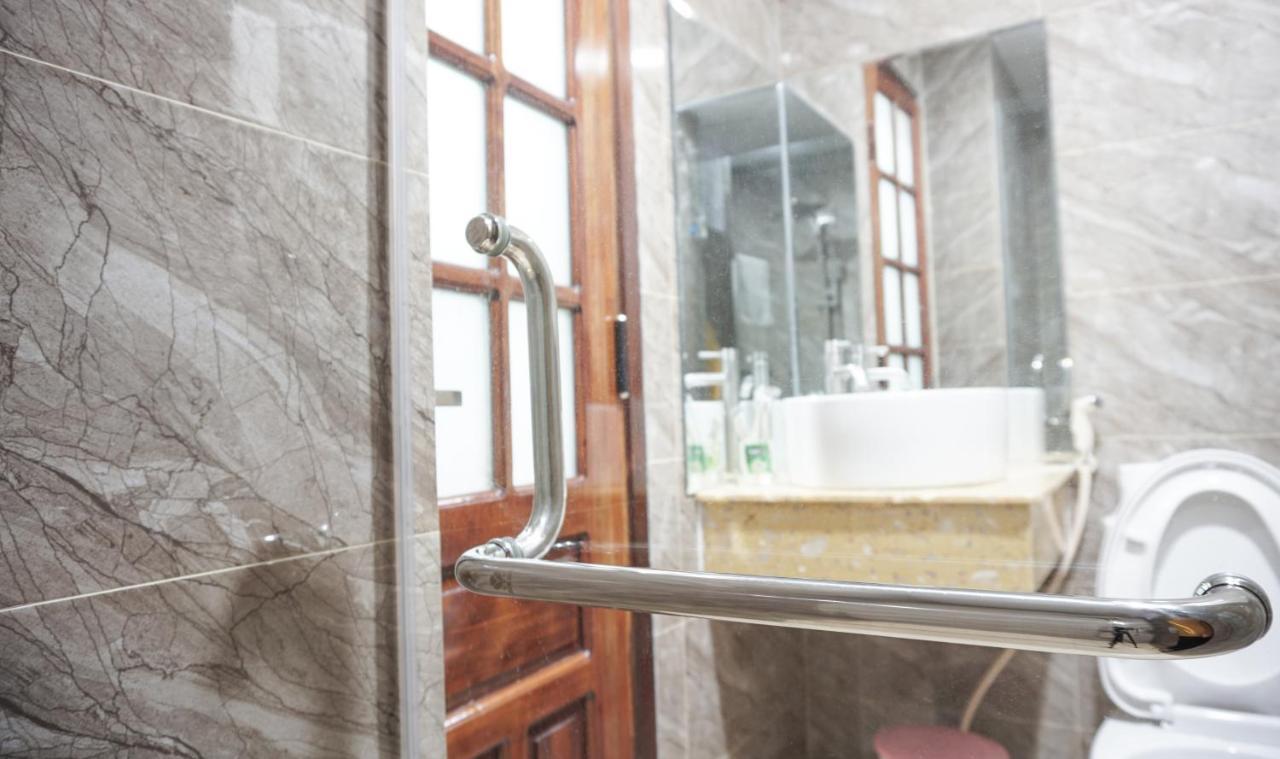 Hung Long Hostel Hue Bagian luar foto